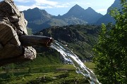 27 Alla fontana del Rif. Calvi con vista sui Diavoli